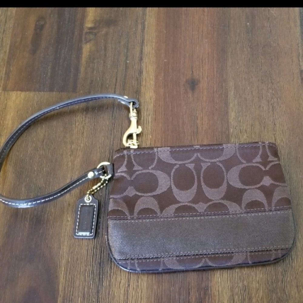Brown coach wristlet needs a round 2